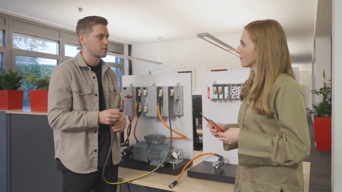 #9: Cables and plugs